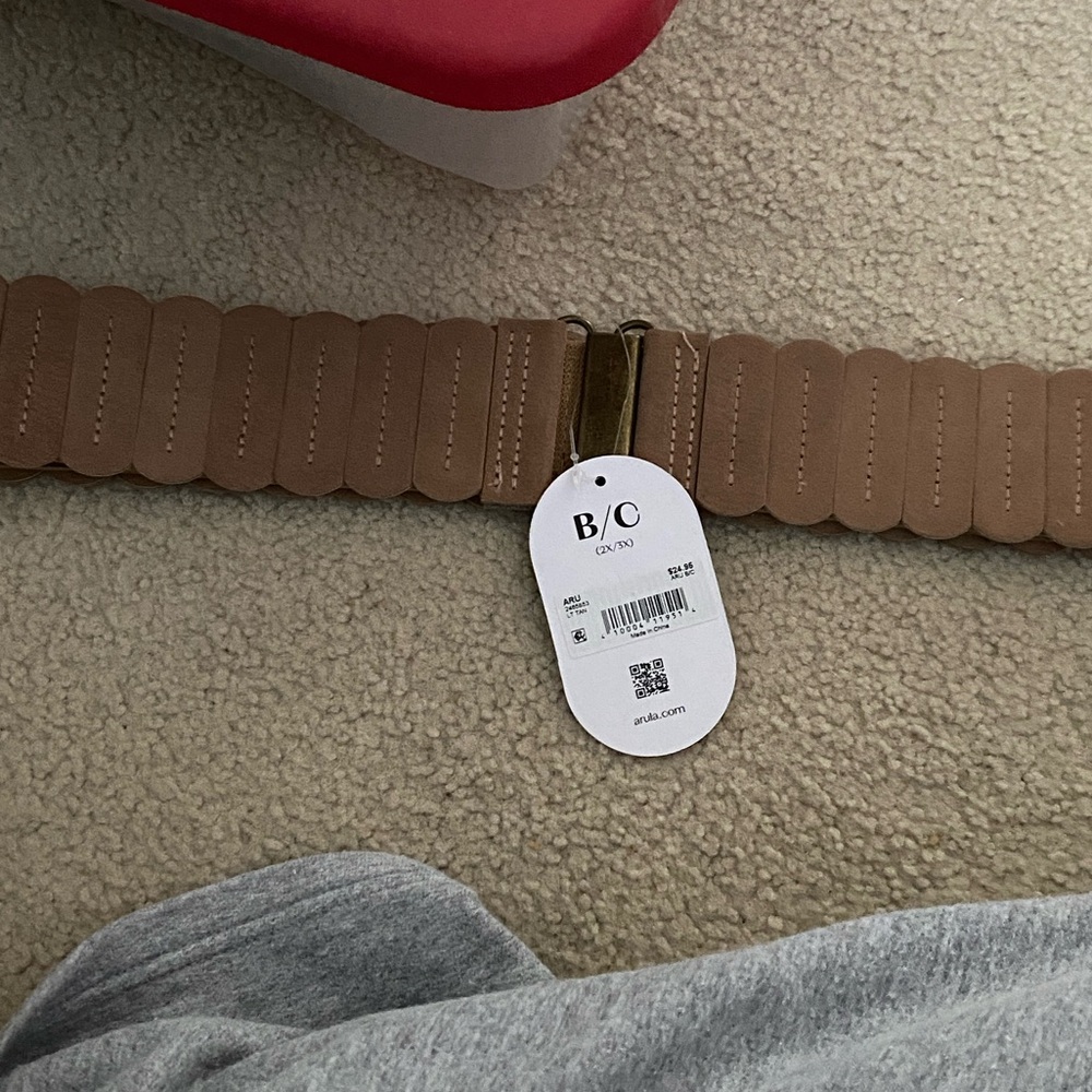 Arula belt NWT size B/C light brown color